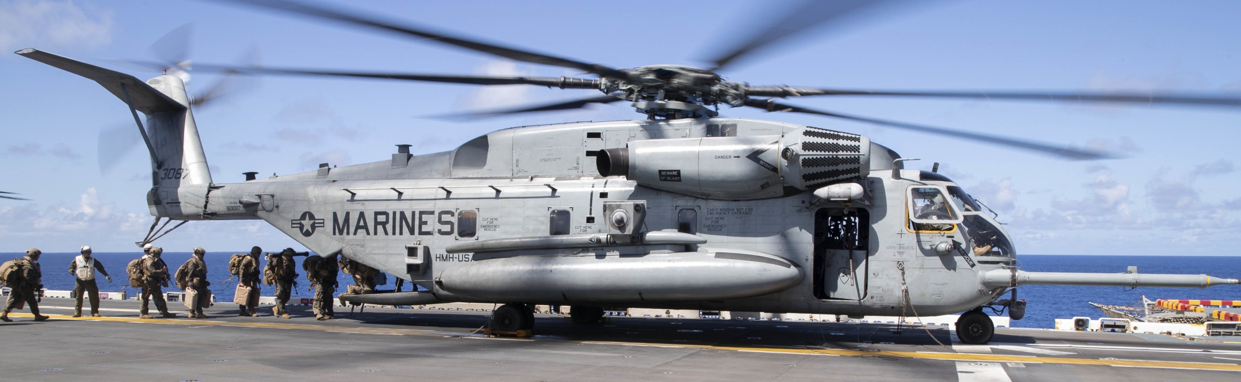 hmh-361 flying tigers ch-53e super stallion marine heavy helicopter squadron usmc 136