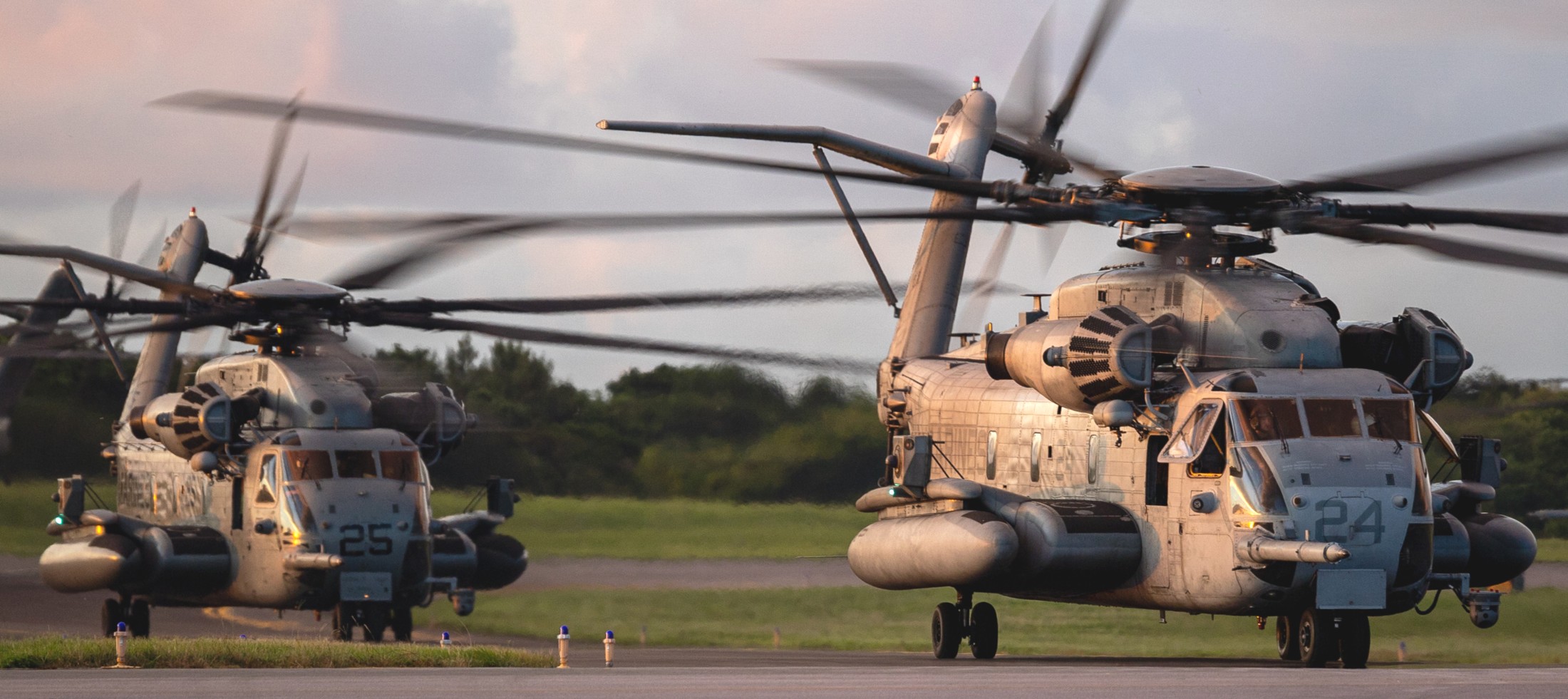 hmh-361 flying tigers ch-53e super stallion marine heavy helicopter squadron mcas futenma okinawa japan 142