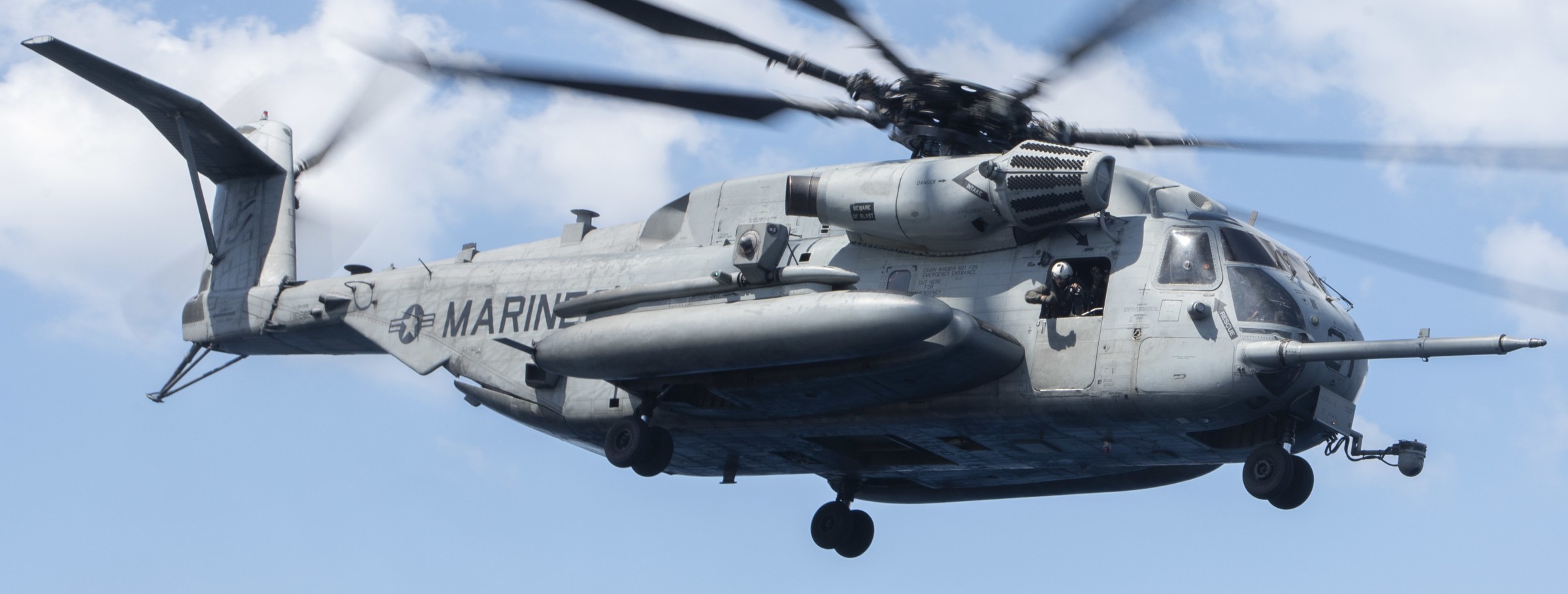 hmh-361 flying tigers ch-53e super stallion marine heavy helicopter squadron usmc lha-7 uss tripoli 151