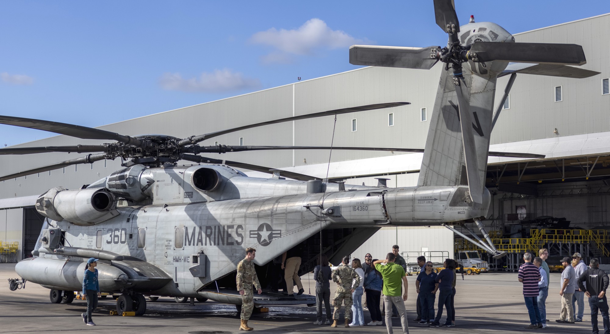 hmh-361 flying tigers ch-53e super stallion marine heavy helicopter squadron usmc 167