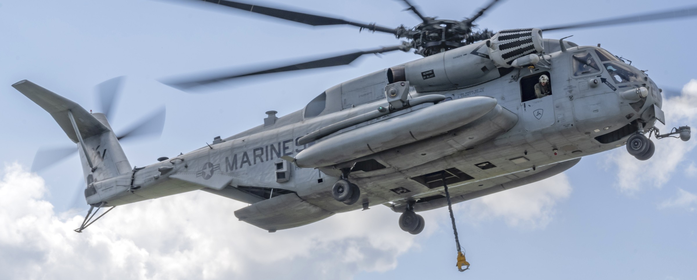 hmh-361 flying tigers ch-53e super stallion marine heavy helicopter squadron white beach okinawa 172