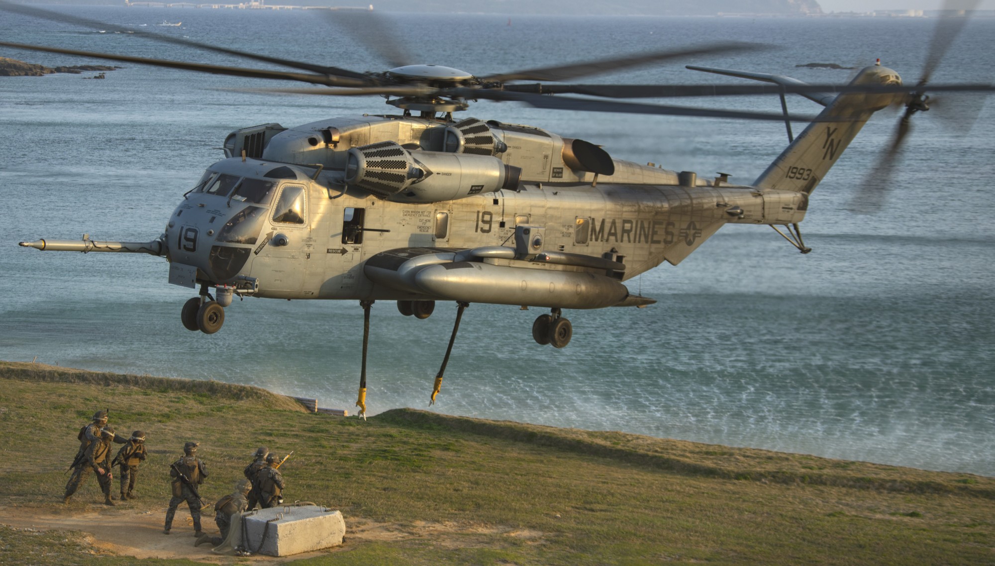 hmh-361 flying tigers marine heavy helicopter squadron usmc sikorsky ch-53e super stallion okinawa 179