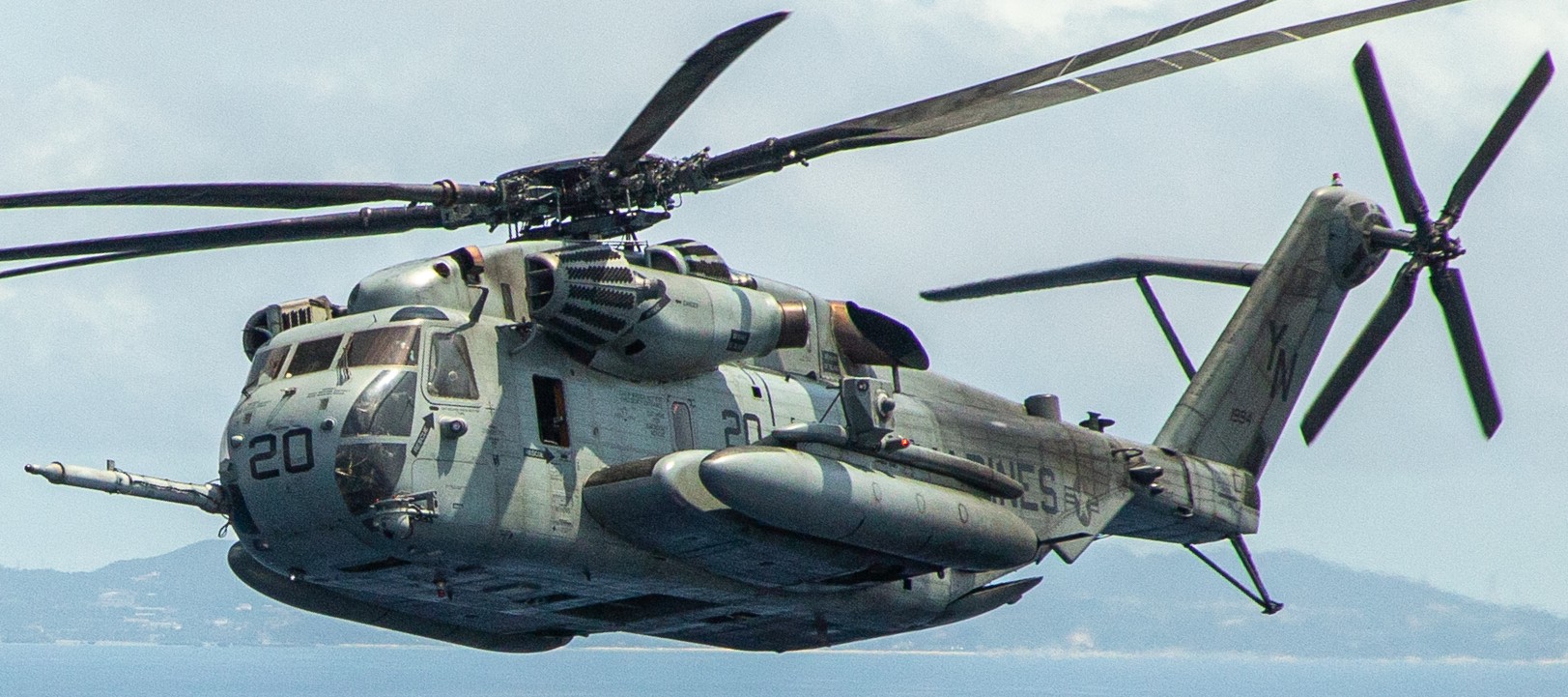 hmh-361 flying tigers marine heavy helicopter squadron usmc sikorsky ch-53e super stallion okinawa 181