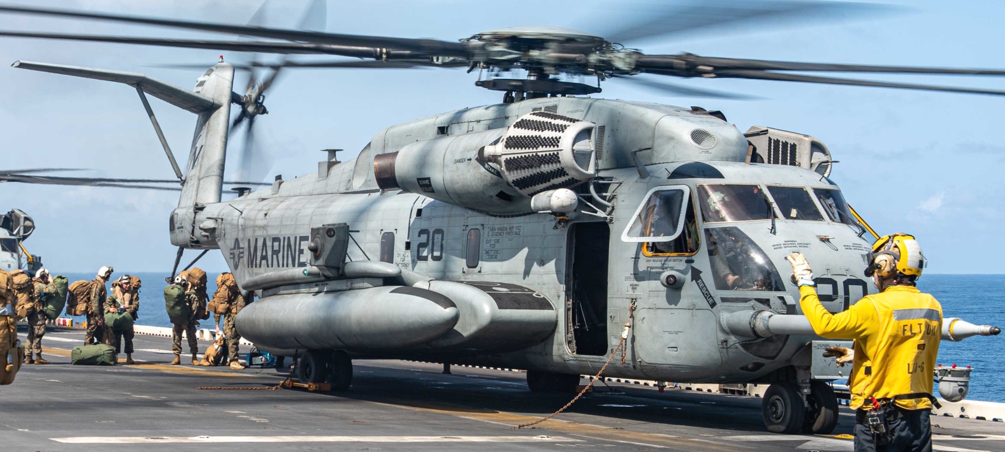 hmh-361 flying tigers marine heavy helicopter squadron usmc sikorsky ch-53e super stallion lha-6 uss america 183