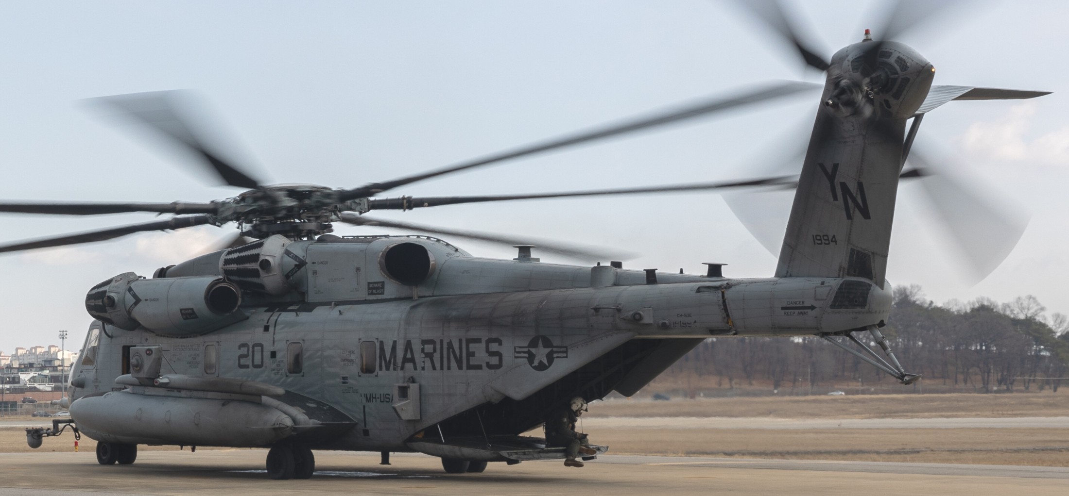 hmh-361 flying tigers marine heavy helicopter squadron usmc sikorsky ch-53e super stallion camp humphreys korea 184