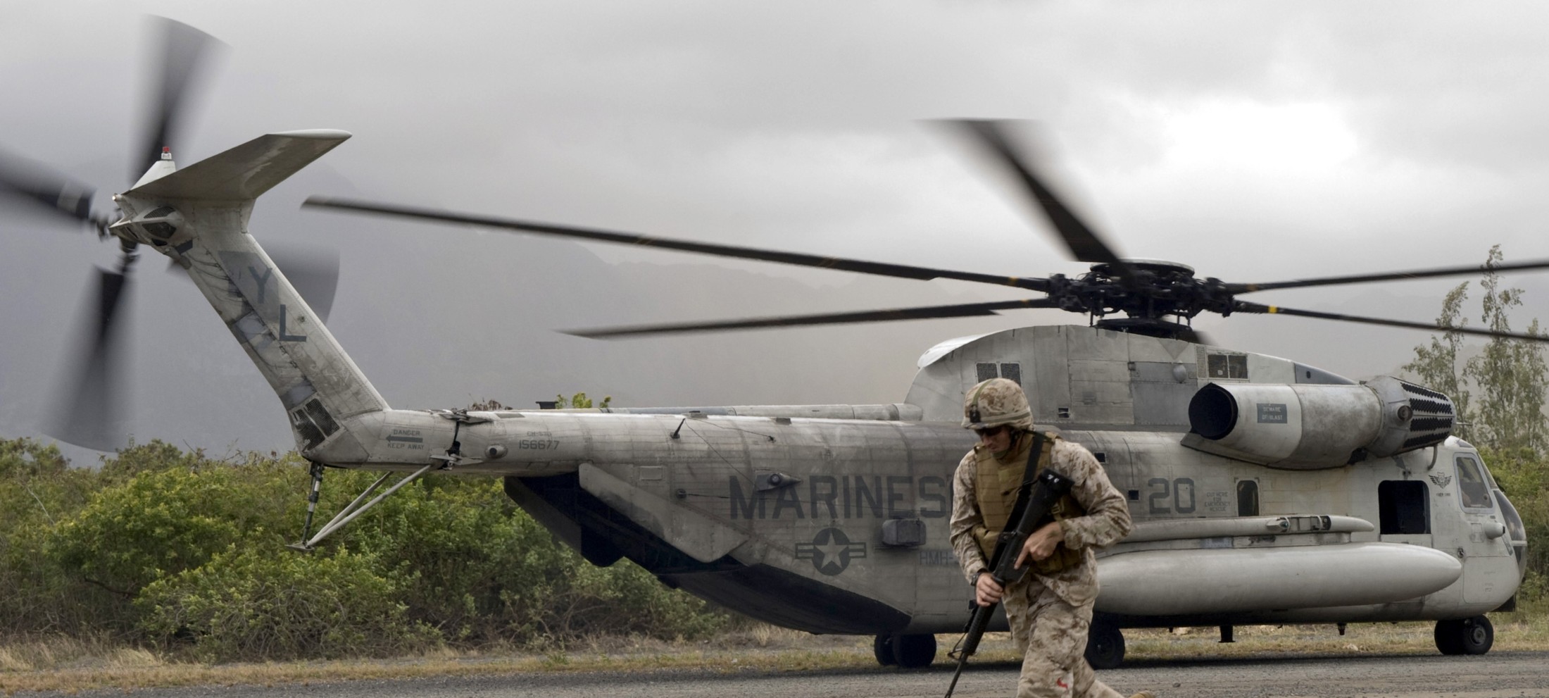 hmh-362 ugly angels marine heavy helicopter squadron usmc sikorsky ch-53d sea stallion rimpac 2008 55