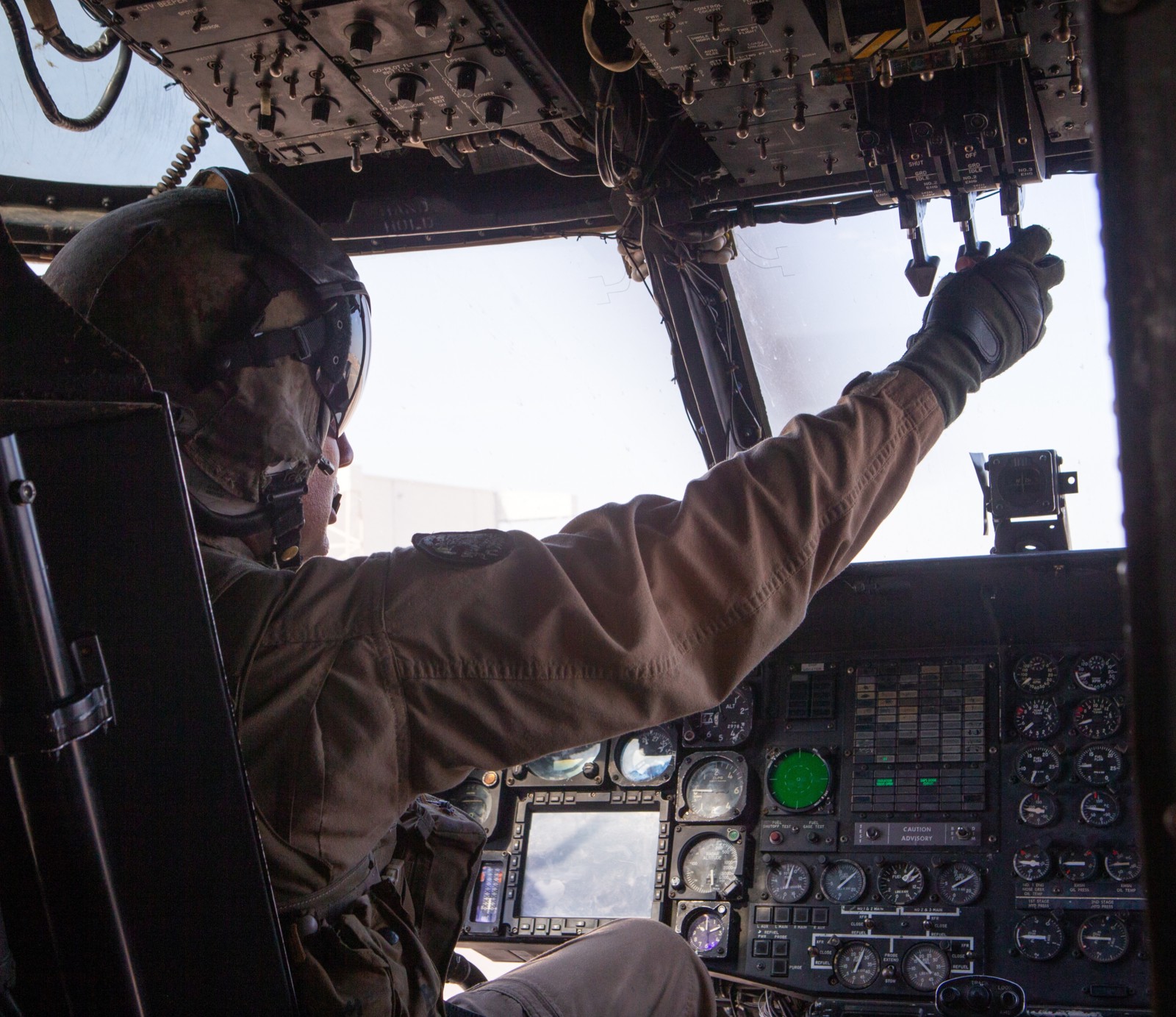 hmh-461 ironhorse ch-53e super stallion marine heavy helicopter squadron cockpit view 04