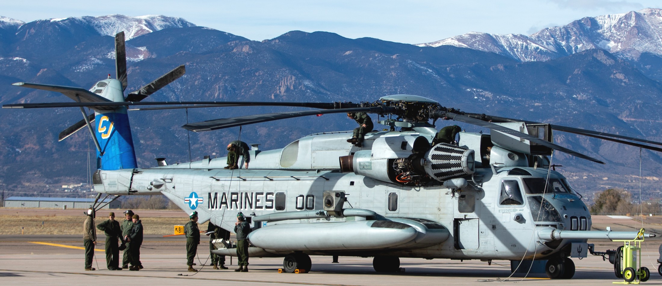 hmh-461 ironhorse ch-53e super stallion marine heavy helicopter squadron colorado springs 14