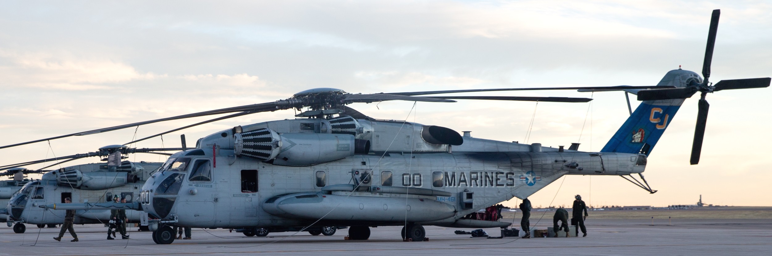 hmh-461 ironhorse ch-53e super stallion marine heavy helicopter squadron 15