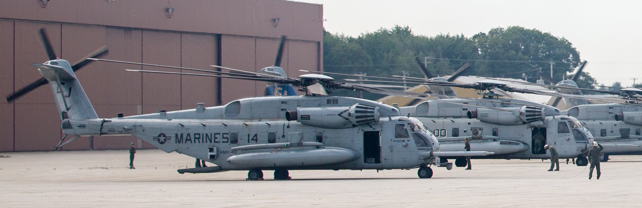 hmh-461 ironhorse ch-53e super stallion marine heavy helicopter squadron brunswick maine 18