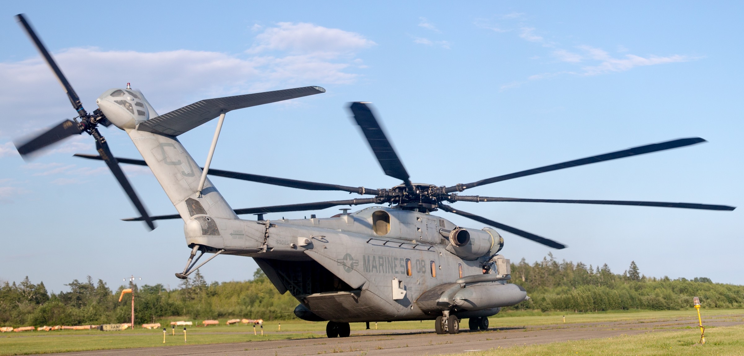 hmh-461 ironhorse ch-53e super stallion marine heavy helicopter squadron eastport airport maine 23