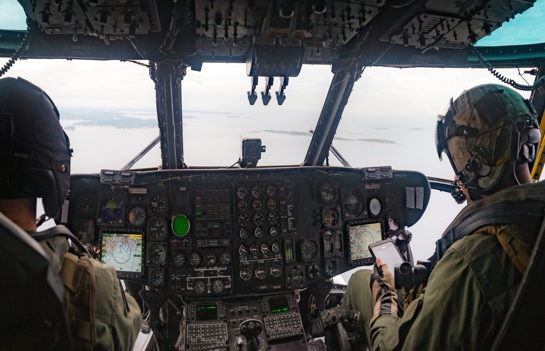 hmh-461 ironhorse ch-53e super stallion marine heavy helicopter squadron cockpit view 24