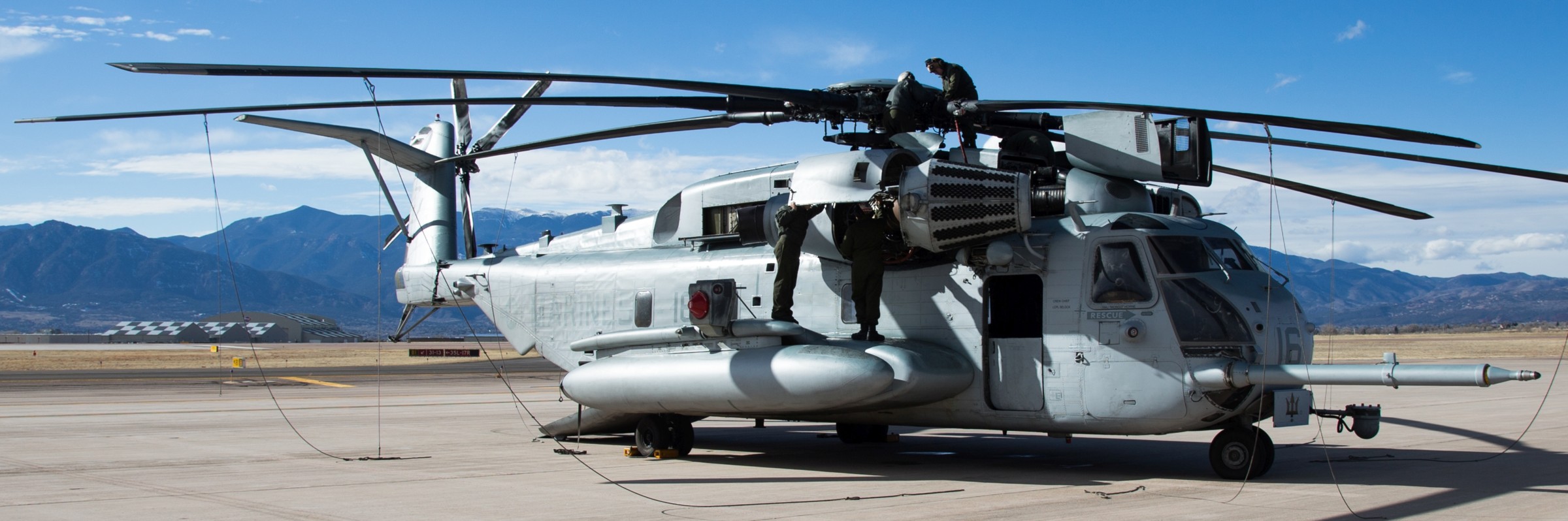 hmh-461 ironhorse ch-53e super stallion marine heavy helicopter squadron cold weather colorado springs 33