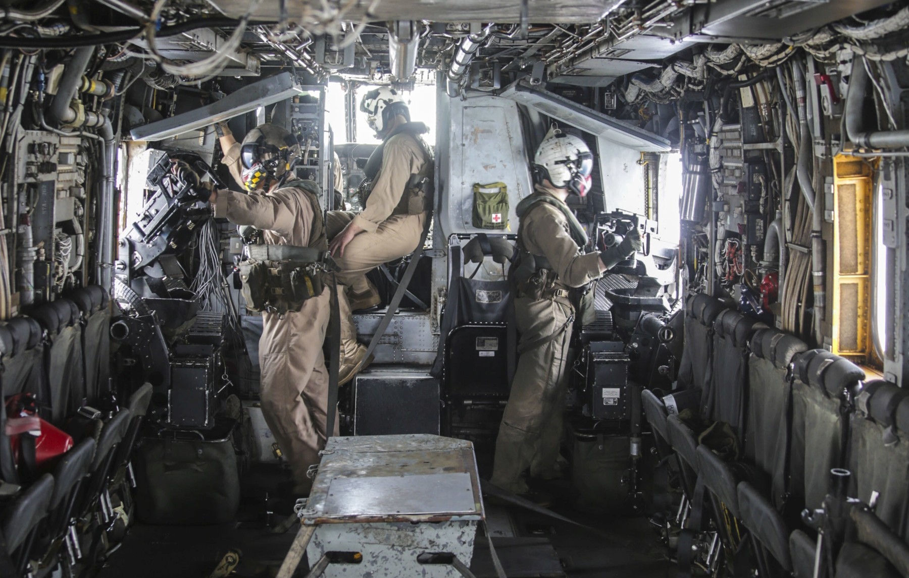 hmh-461 ironhorse ch-53e super stallion marine heavy helicopter squadron inside view 41