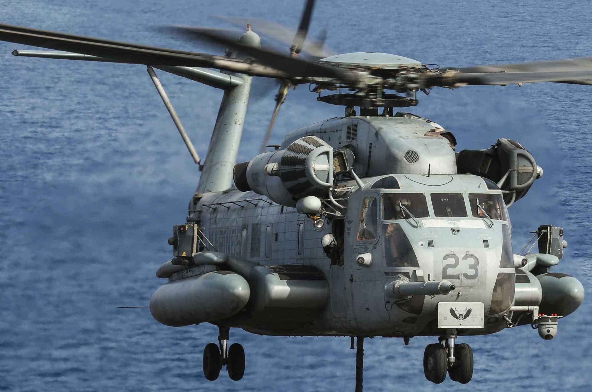 hmh-461 ironhorse ch-53e super stallion marine heavy helicopter squadron vmm-162rein uss iwo jima 44