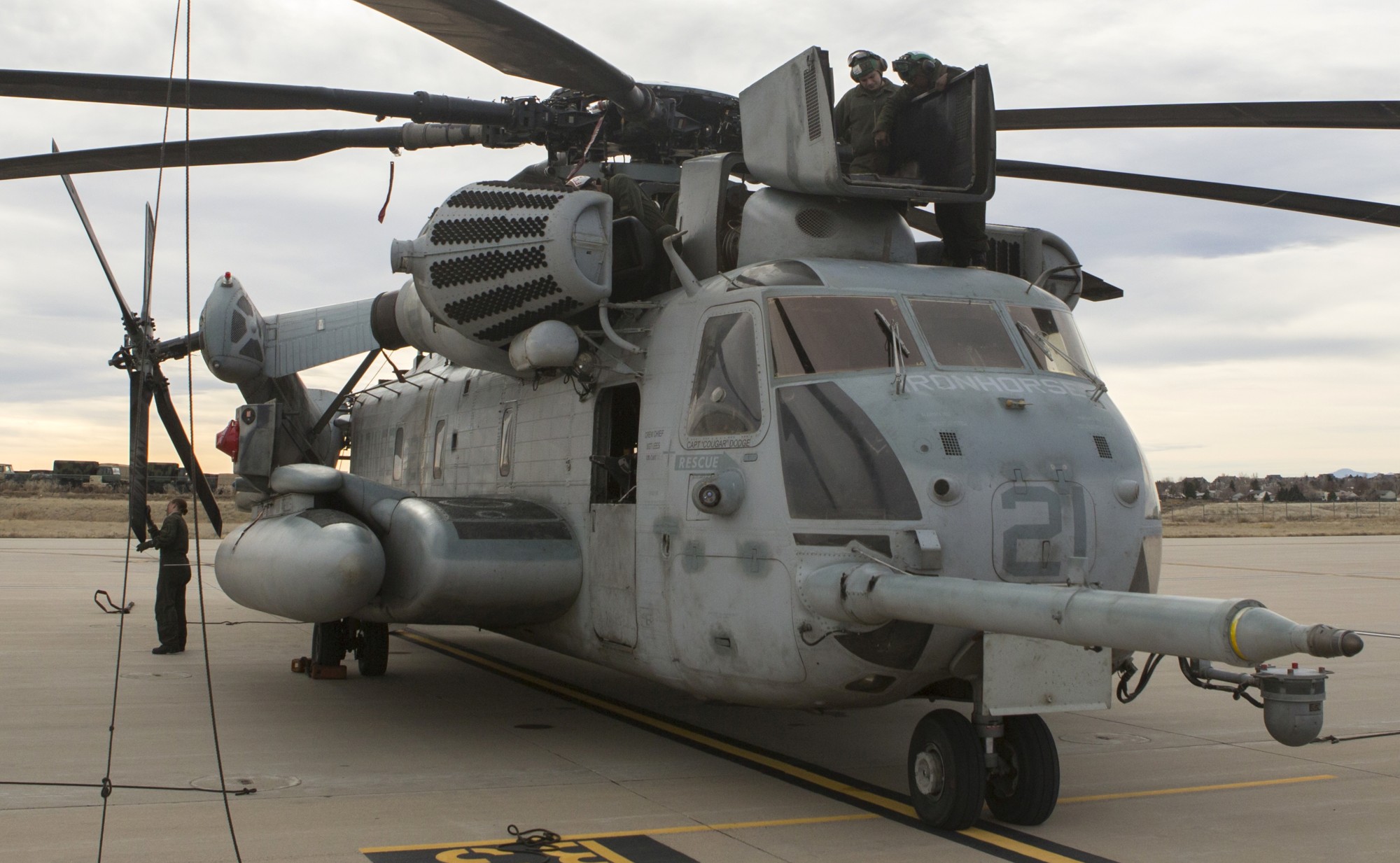 hmh-461 ironhorse ch-53e super stallion marine heavy helicopter squadron buckley afb colorado cold weather 47