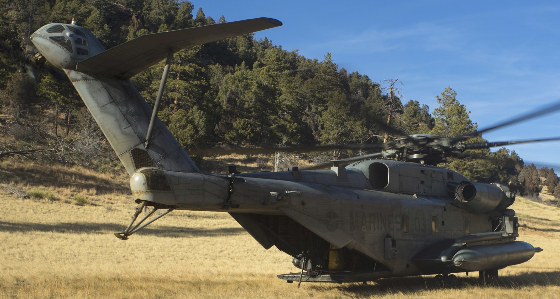 hmh-461 ironhorse ch-53e super stallion marine heavy helicopter squadron cold weather training colorado 52