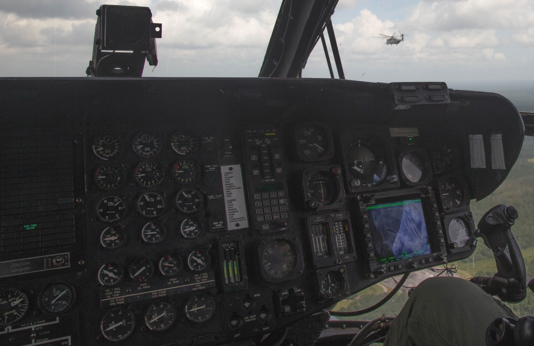 hmh-461 ironhorse ch-53e super stallion marine heavy helicopter squadron cockpit 64