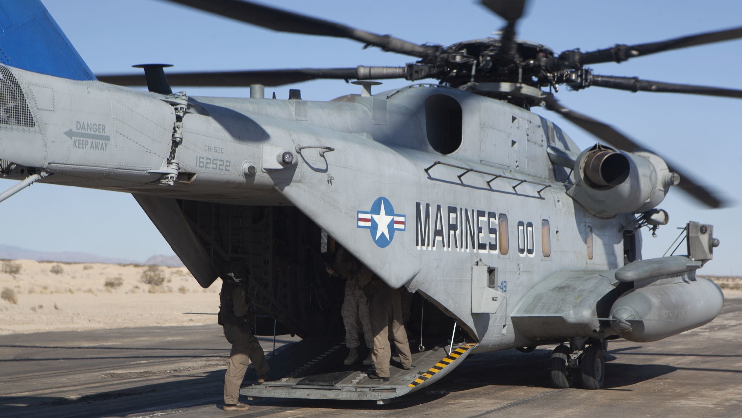 hmh-461 ironhorse ch-53e super stallion marine heavy helicopter squadron twentynine palms california 2016