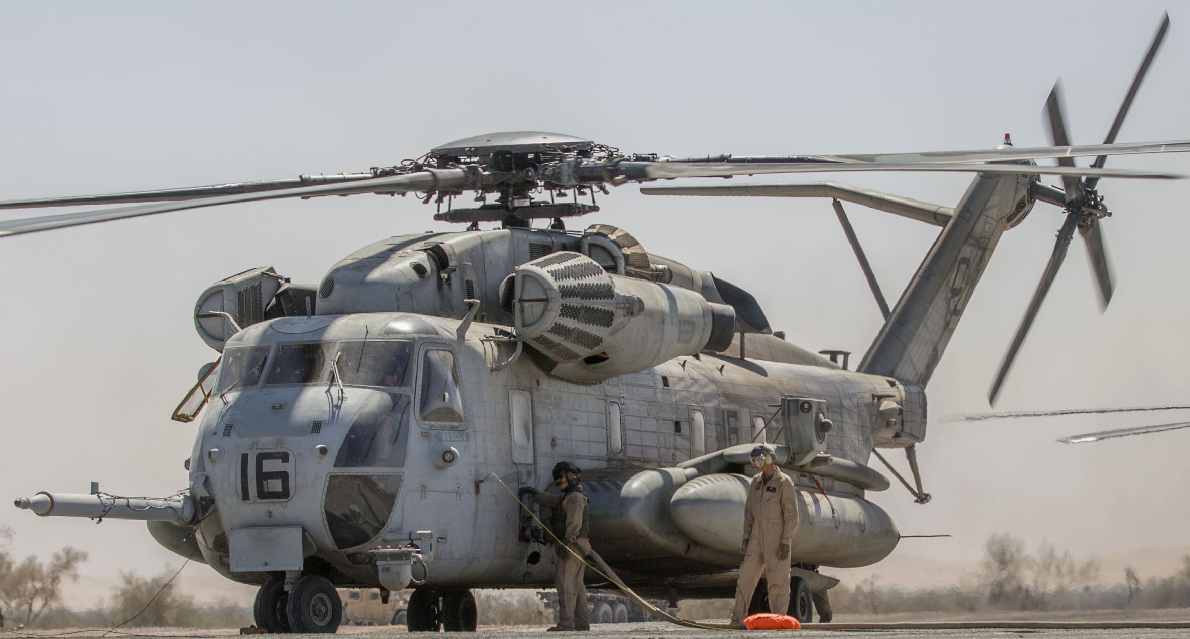 hmh-461 ironhorse ch-53e super stallion marine heavy helicopter squadron chocolate mountain gunnery range california 79