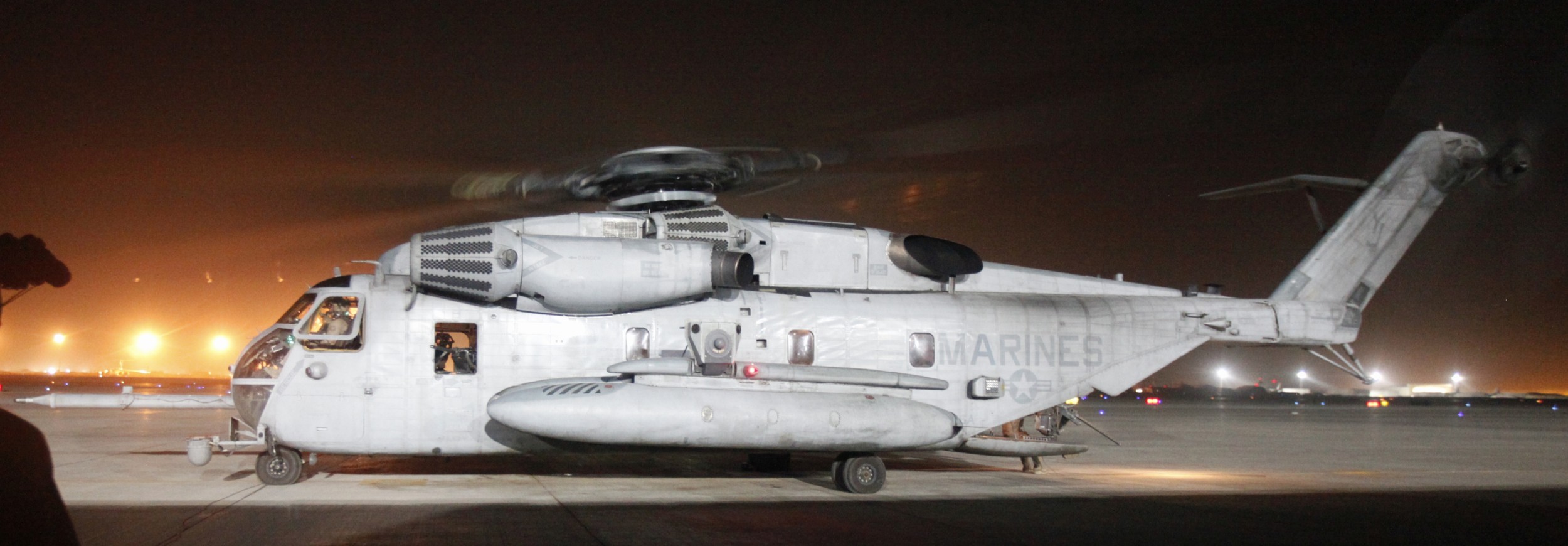 hmh-461 ironhorse ch-53e super stallion marine heavy helicopter squadron camp bastion afghanistan 87