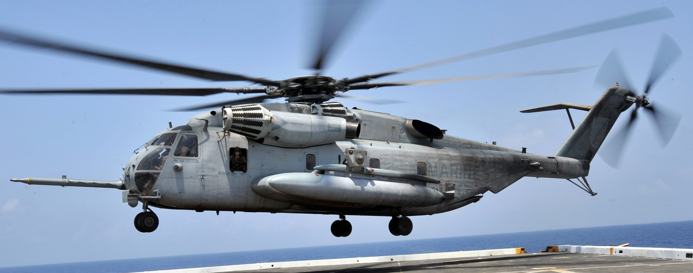 hmh-461 ironhorse ch-53e super stallion marine heavy helicopter squadron lpd-18 uss new orleans 98