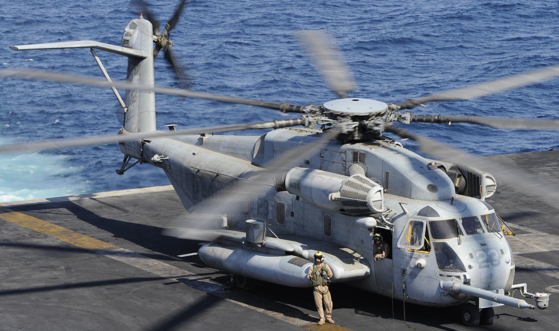 hmh-461 ironhorse ch-53e super stallion marine heavy helicopter squadron cvn-75 uss harry s truman 102