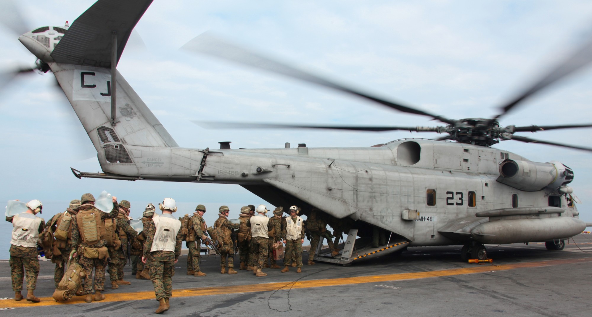 hmh-461 ironhorse ch-53e super stallion marine heavy helicopter squadron uss bataan haiti earthquake 2010 110