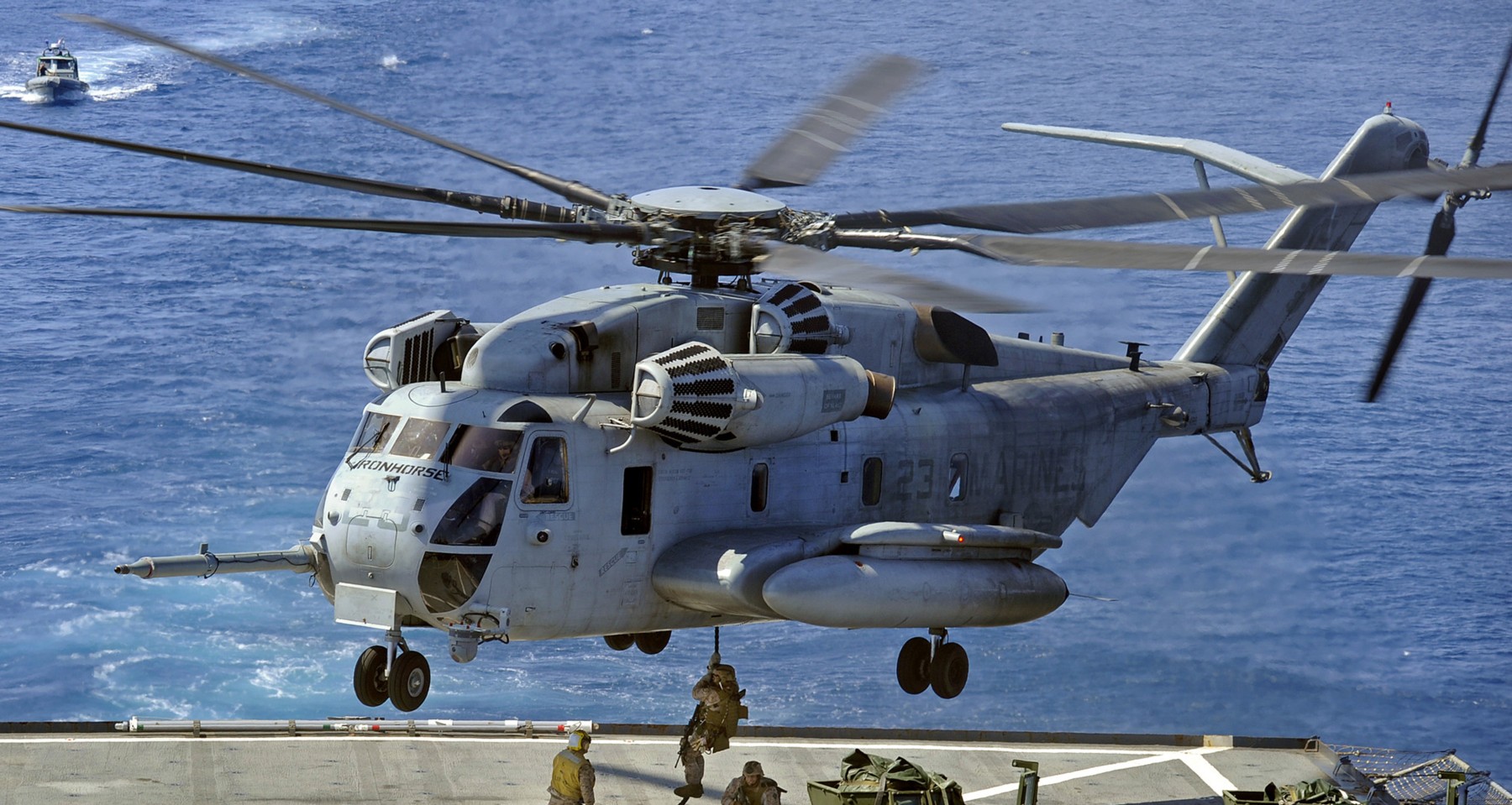 hmh-461 ironhorse ch-53e super stallion marine heavy helicopter squadron lsd-43 uss fort mchenry 114