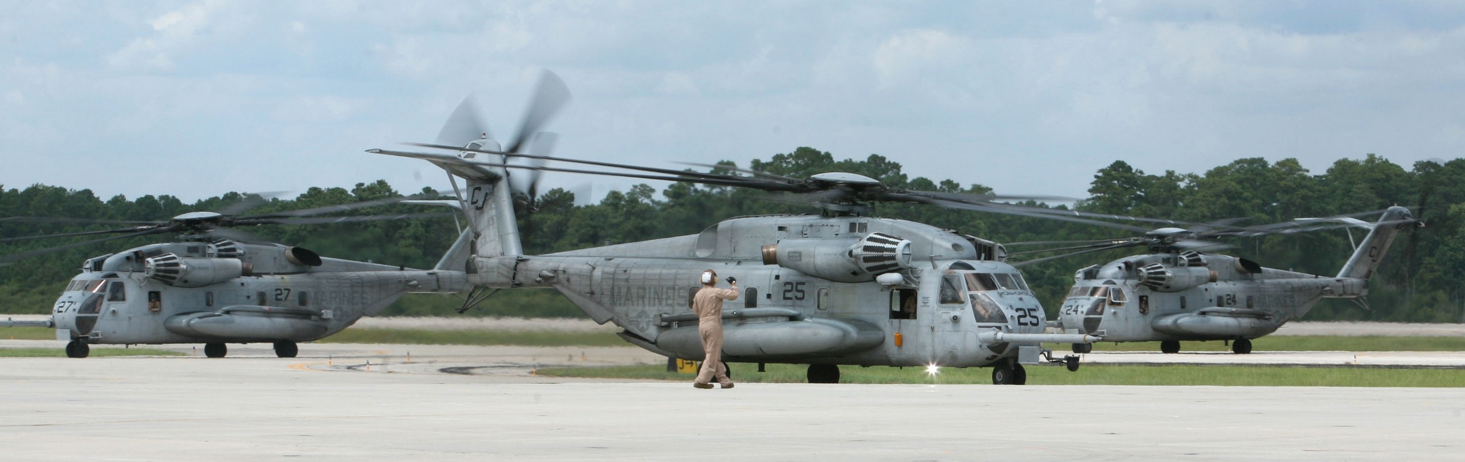 hmh-461 ironhorse ch-53e super stallion marine heavy helicopter squadron mcas cherry point north carolina 117