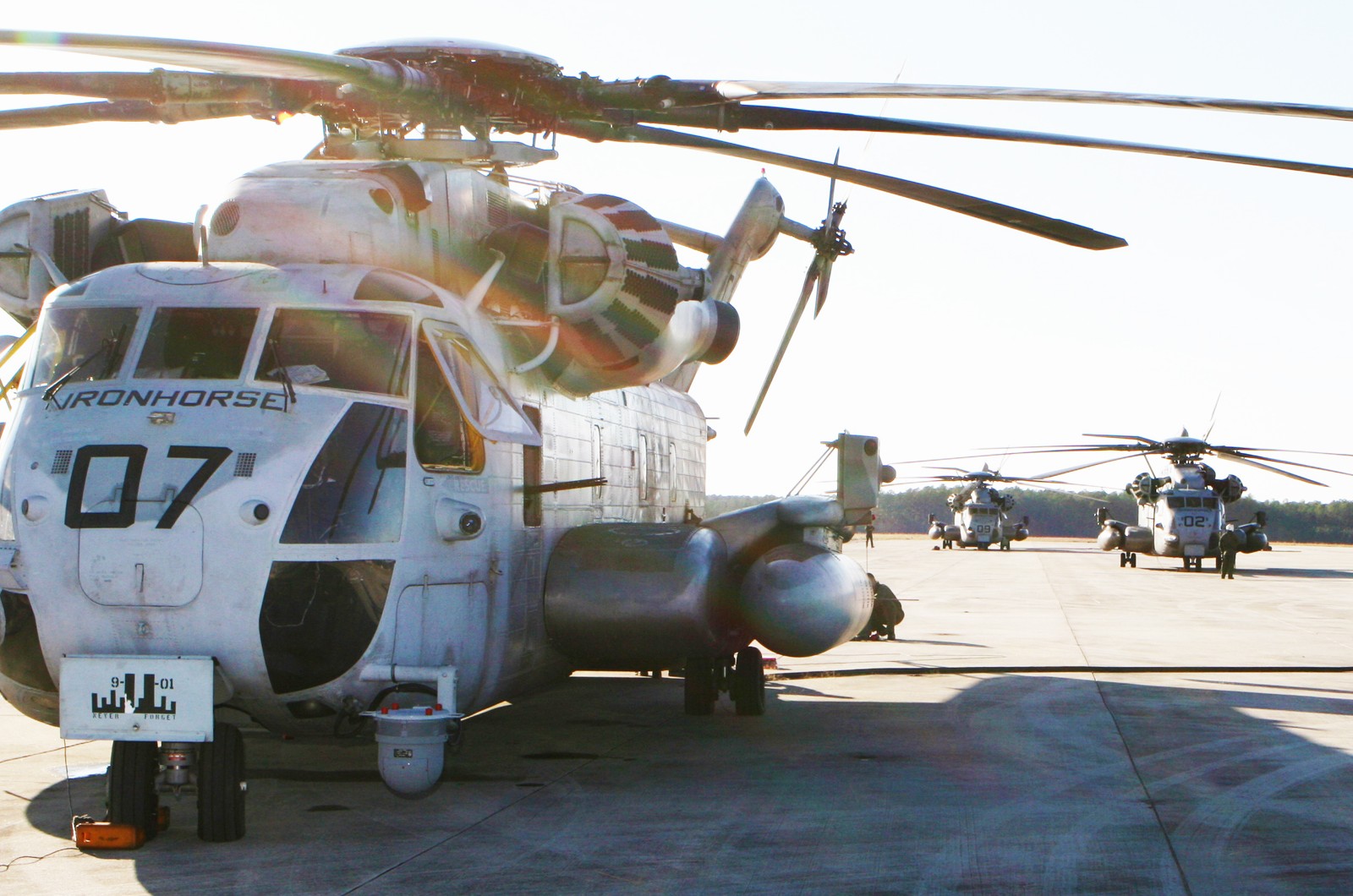 hmh-461 ironhorse ch-53e super stallion marine heavy helicopter squadron blackstone army airfield virginia 126