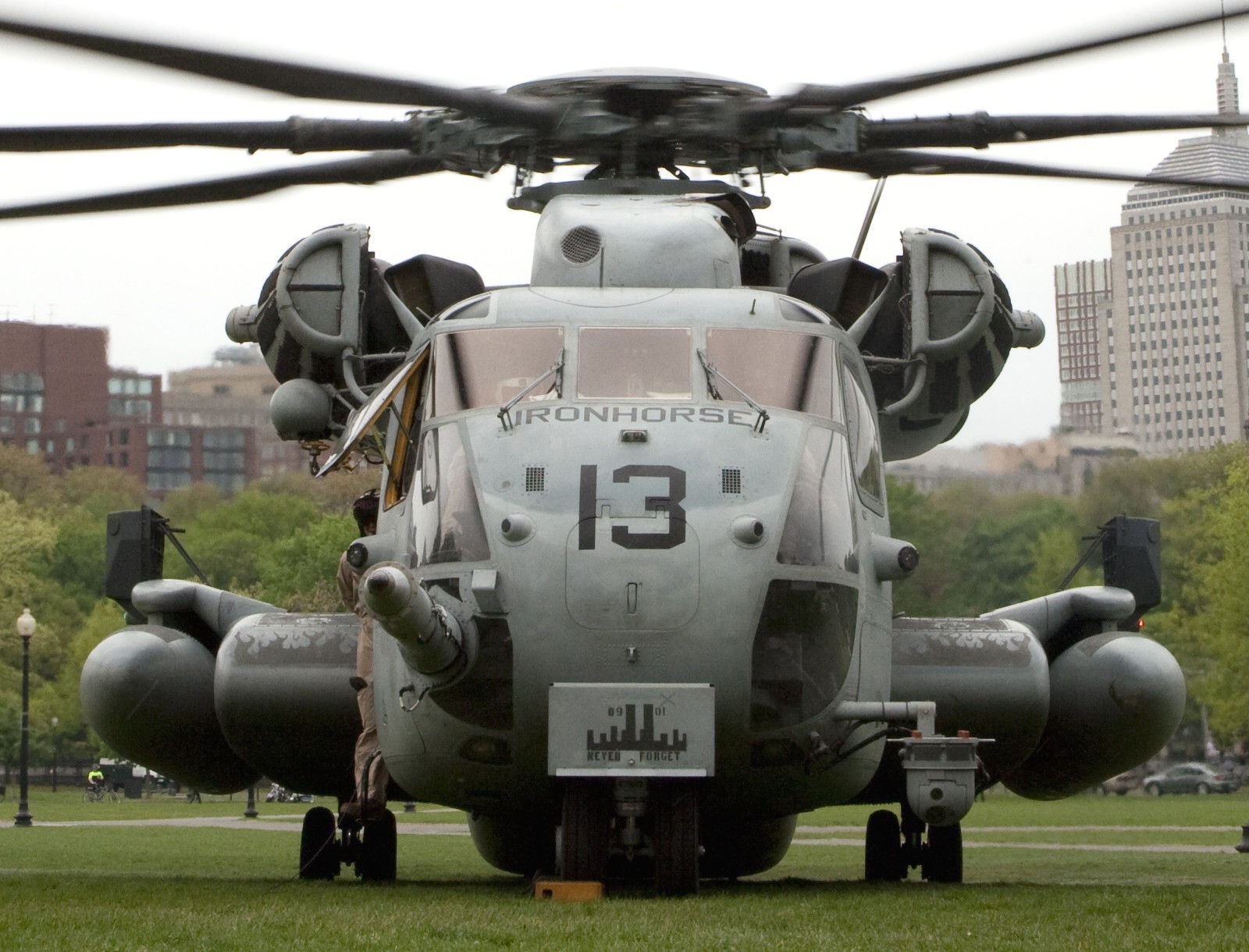 hmh-461 ironhorse ch-53e super stallion marine heavy helicopter squadron boston marine week massachusetts 127