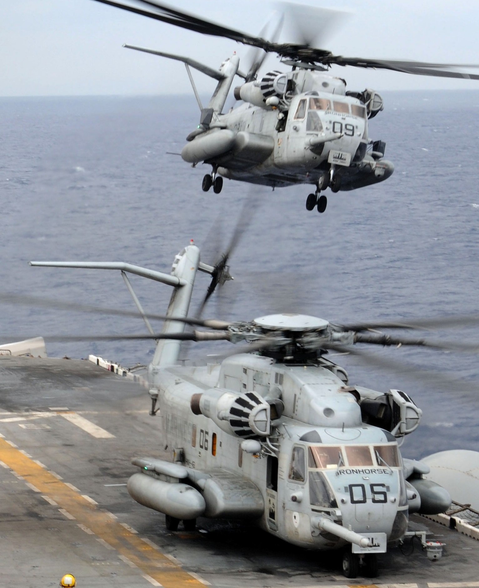 hmh-461 ironhorse ch-53e super stallion marine heavy helicopter squadron lhd-1 uss wasp 129