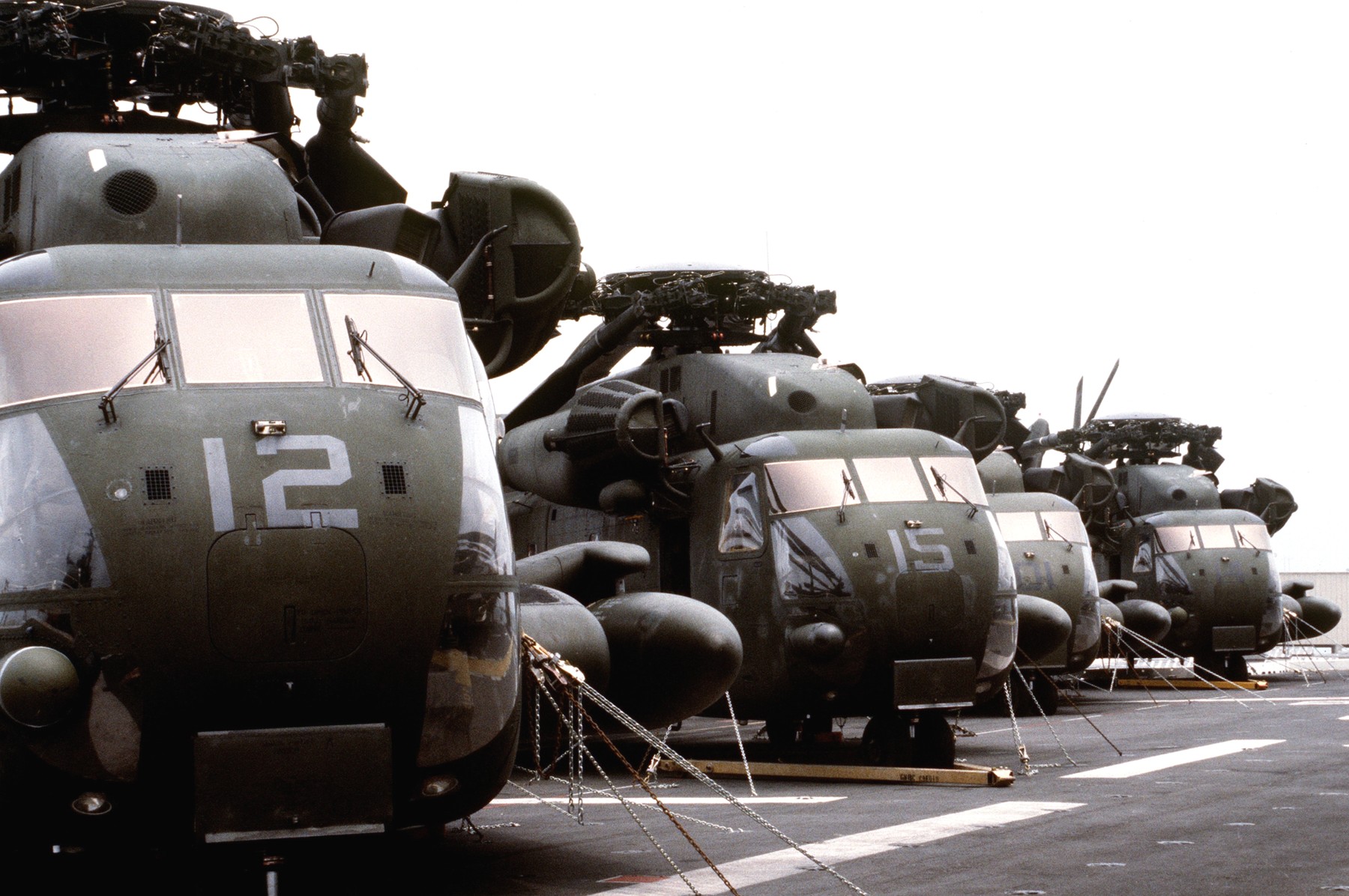 hmh-461 ironhorse ch-53e super stallion marine heavy helicopter squadron operation desert shield storm 143