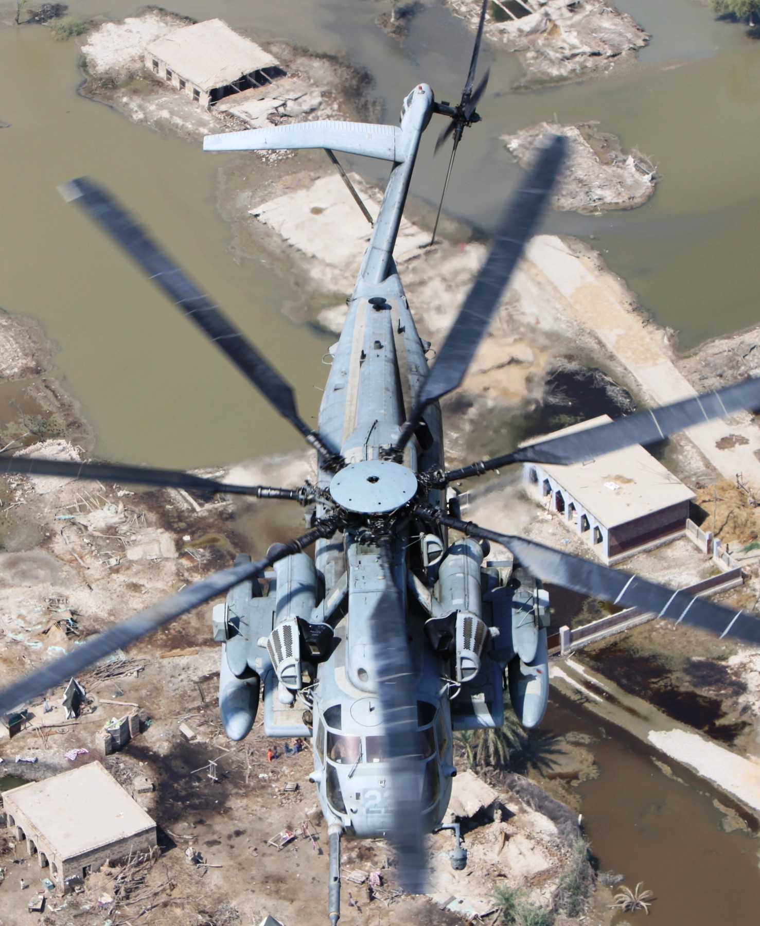 hmh-461 ironhorse ch-53e super stallion marine heavy helicopter squadron pakistan floods 2010