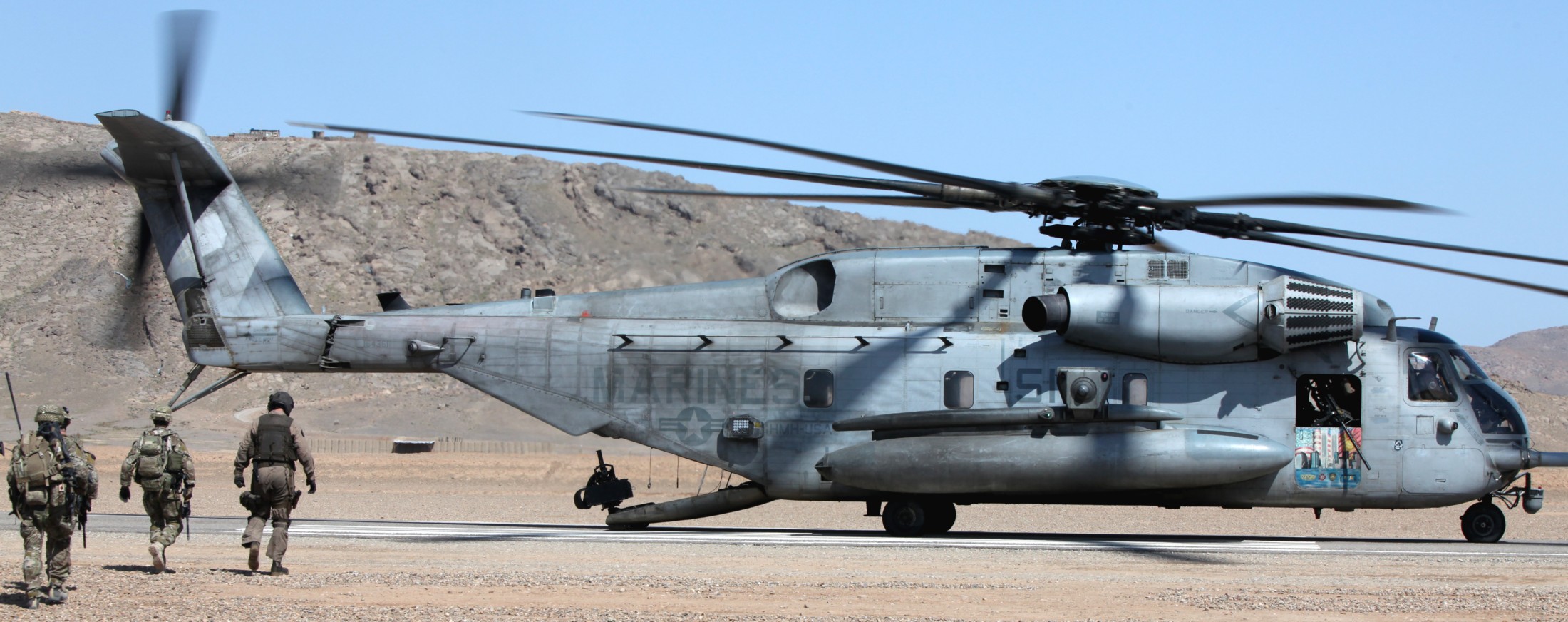 hmh-461 ironhorse ch-53e super stallion marine heavy helicopter squadron usmc 153