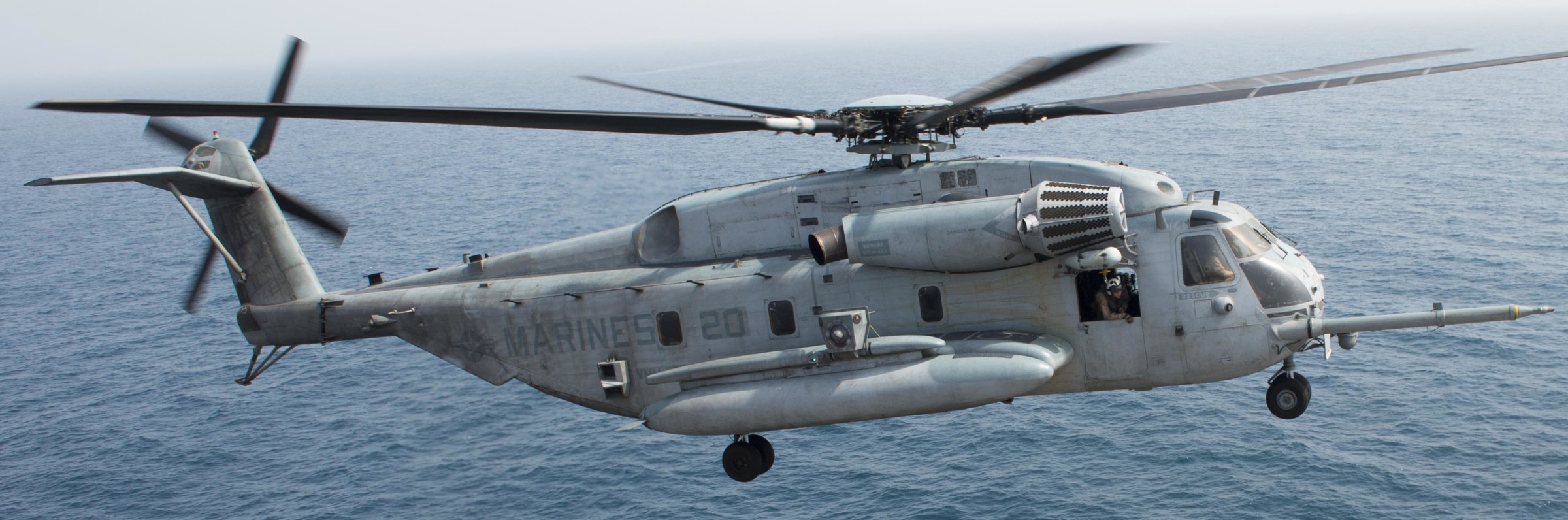 hmh-461 ironhorse ch-53e super stallion marine heavy helicopter squadron lhd-7 uss iwo jima 160