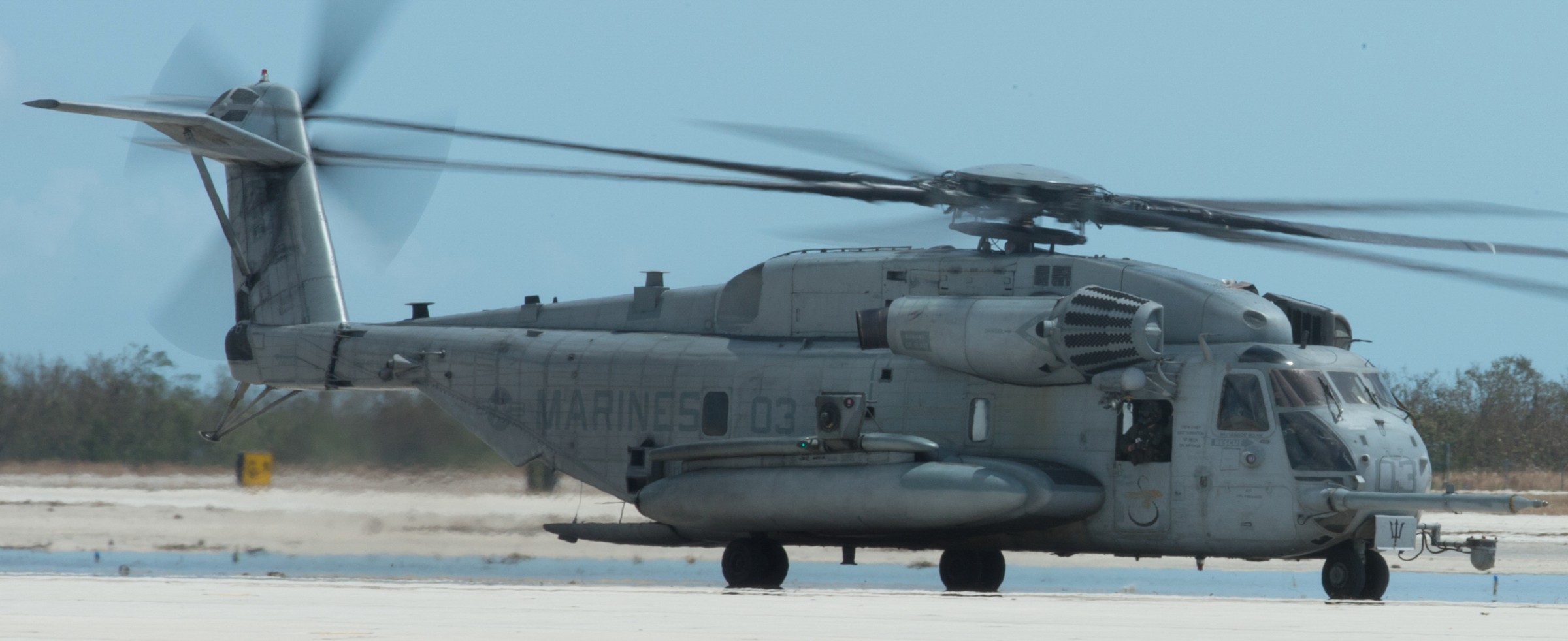 hmh-461 ironhorse ch-53e super stallion marine heavy helicopter squadron 165