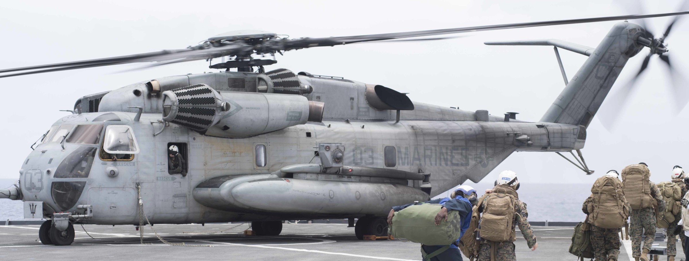 hmh-461 ironhorse ch-53e super stallion marine heavy helicopter squadron lsd-44 uss gunston hall 167