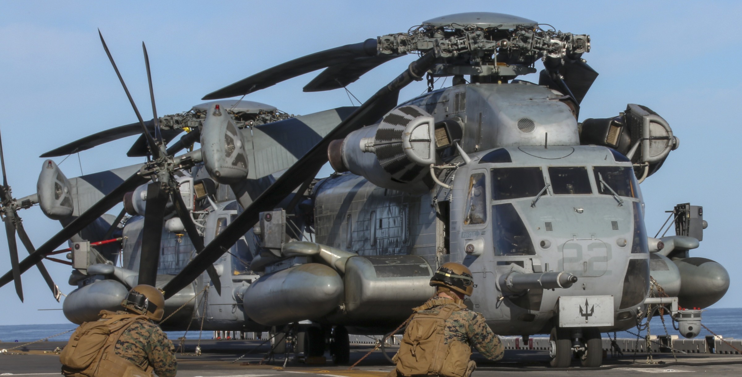 hmh-461 ironhorse ch-53e super stallion marine heavy helicopter squadron lhd-5 uss bataan 170