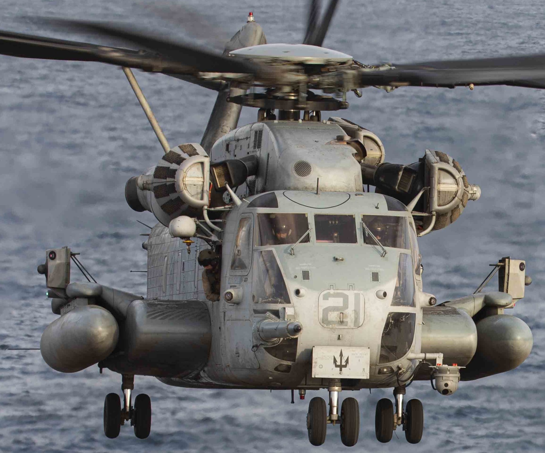 hmh-461 ironhorse ch-53e super stallion marine heavy helicopter squadron lhd-5 uss bataan 171