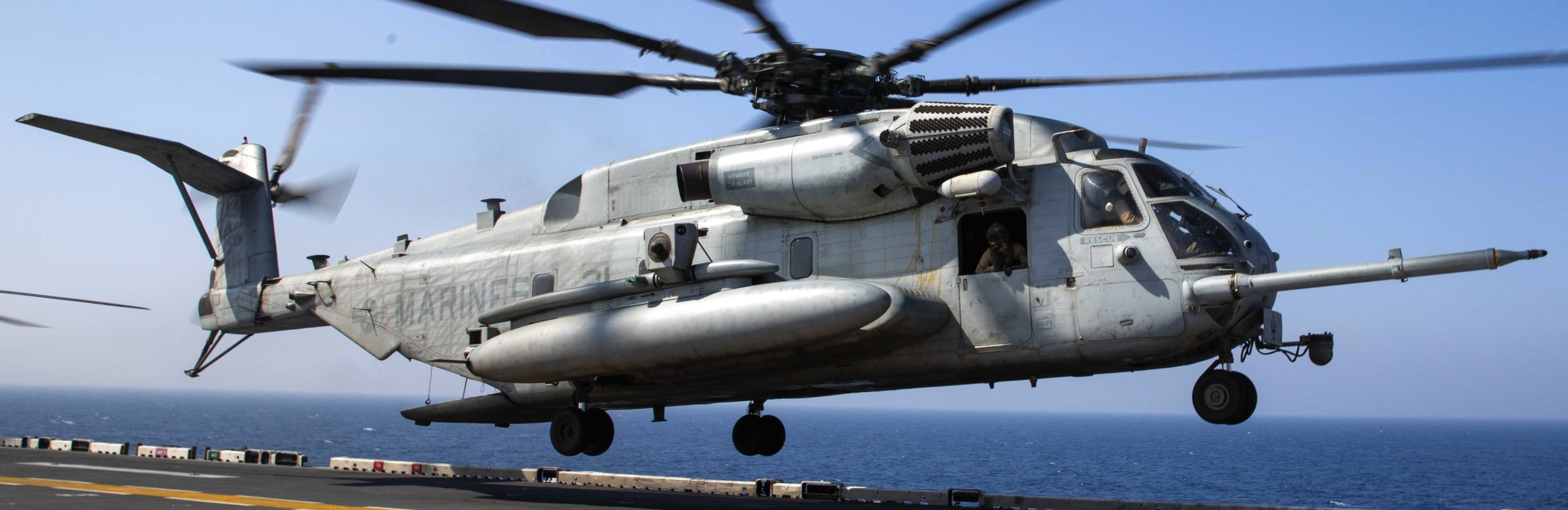 hmh-461 ironhorse ch-53e super stallion marine heavy helicopter squadron uss bataan 175