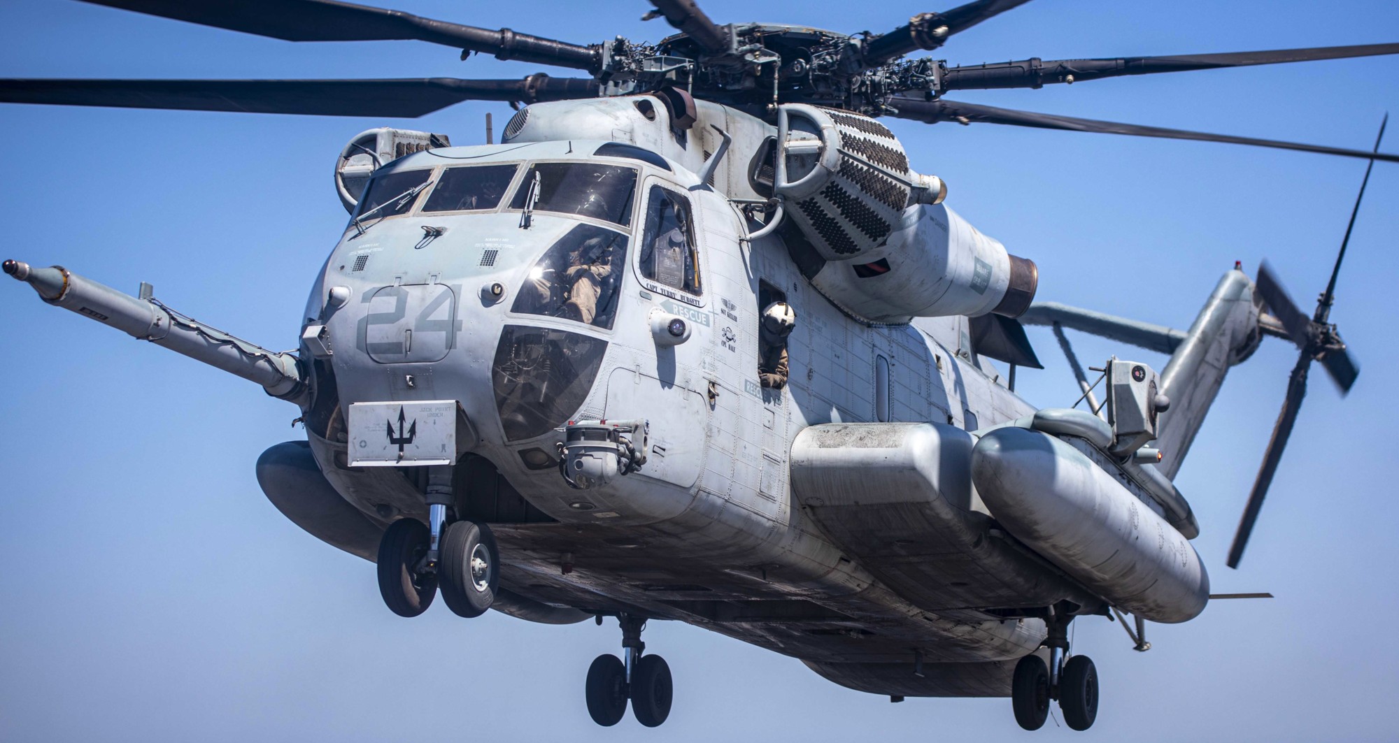 hmh-461 ironhorse ch-53e super stallion marine heavy helicopter squadron lpd-21 uss new york 177