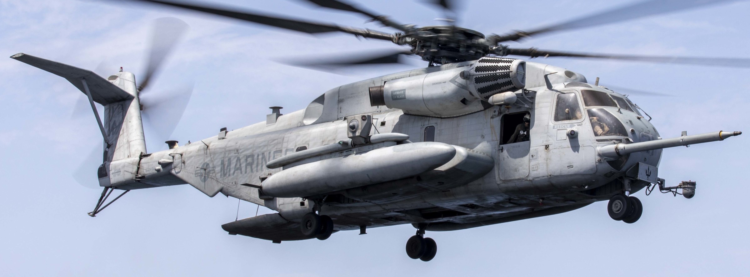 hmh-461 ironhorse ch-53e super stallion marine heavy helicopter squadron lhd-5 uss bataan 180