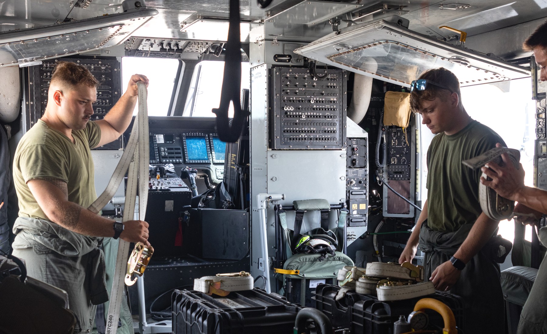 hmh-461 ironhorse ch-53k king stallion marine heavy helicopter squadron inside view 206