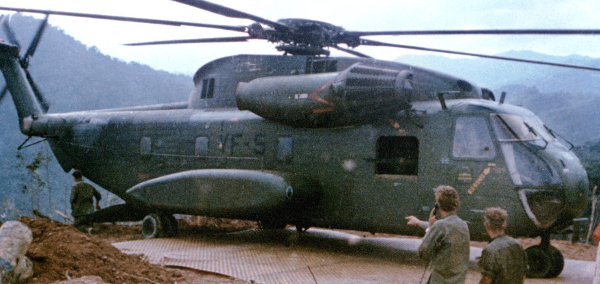 hmh-462 heavy haulers ch-53a sea stallion marine heavy helicopter squadron usmc vietnam war 08