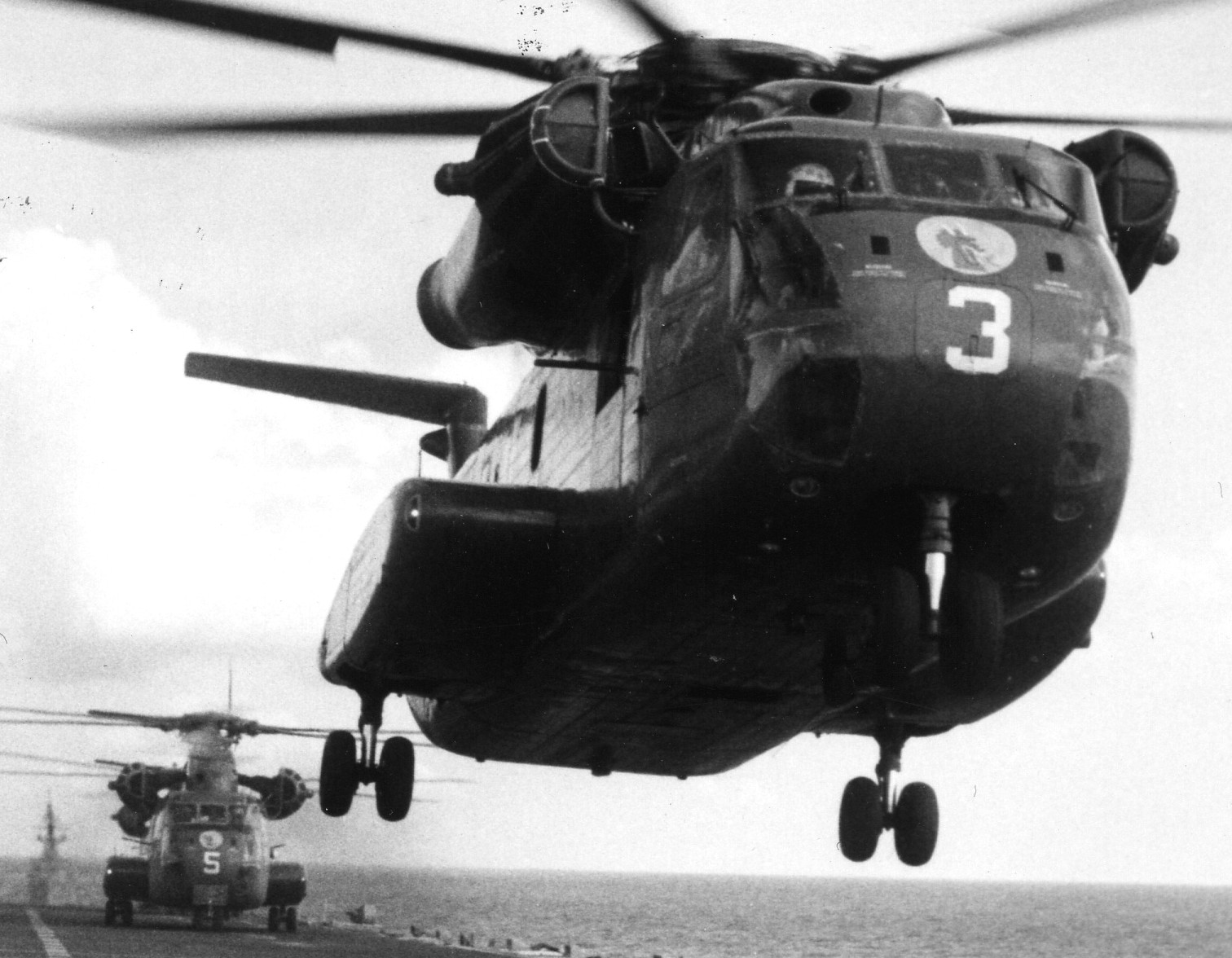 hmh-462 heavy haulers ch-53d sea stallion marine heavy helicopter squadron usmc lph-3 uss okinawa eagle pull cambodia 1975