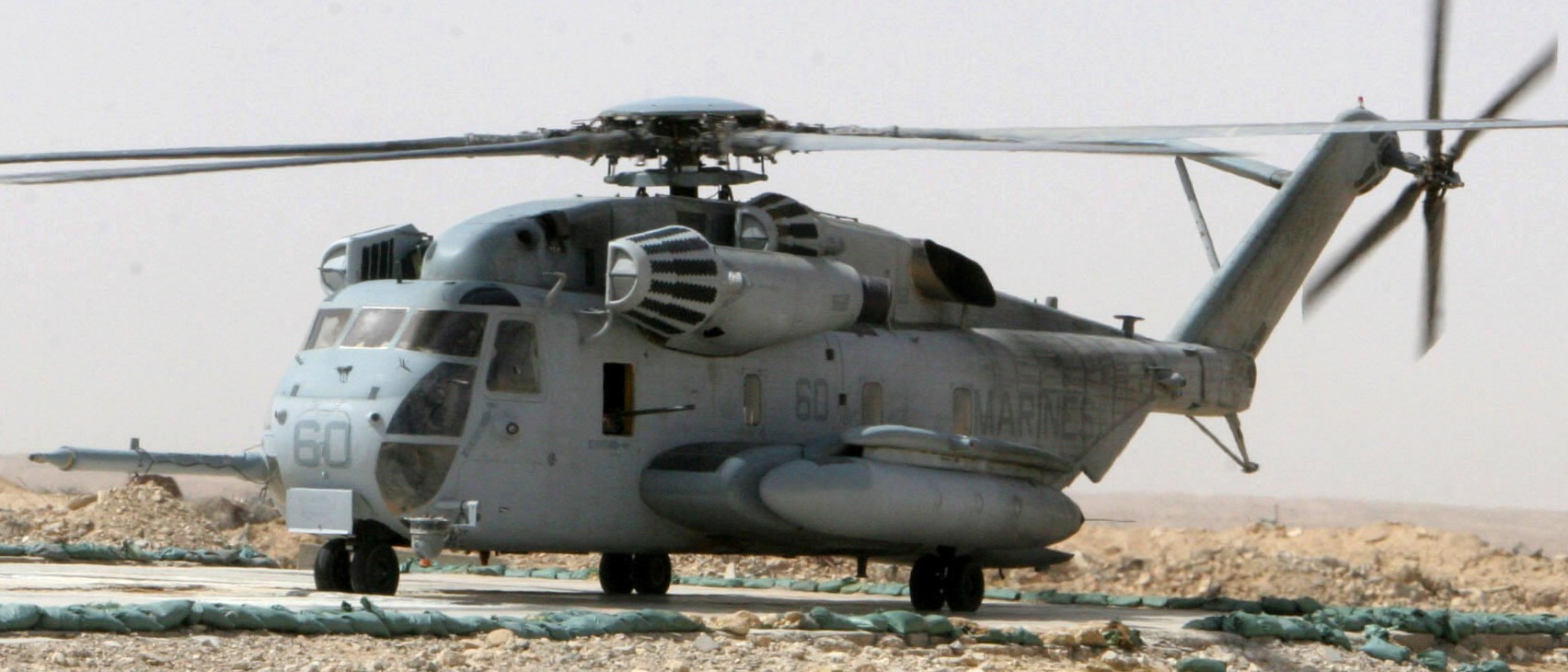 hmh-462 heavy haulers ch-53e super stallion marine heavy helicopter squadron al anbar province iraq 35