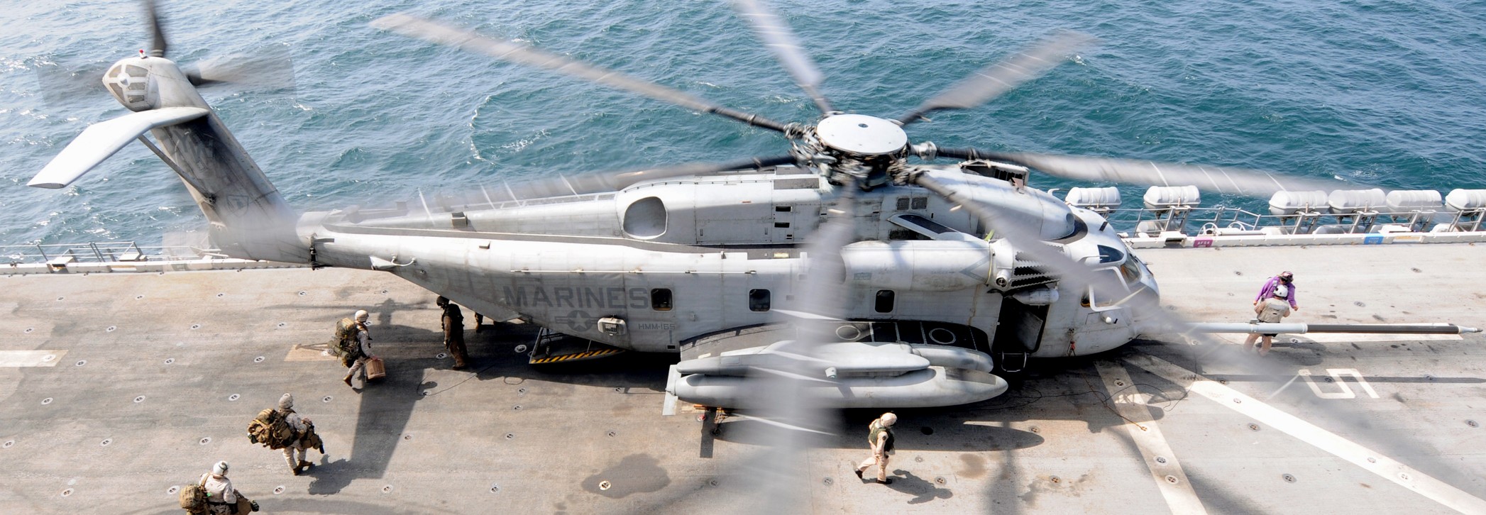 hmh-462 heavy haulers ch-53e super stallion marine heavy helicopter squadron 42