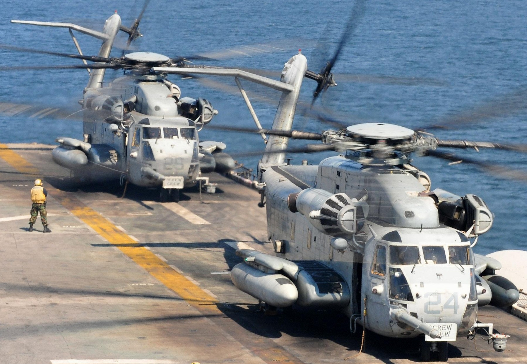 hmh-462 heavy haulers ch-53e super stallion marine heavy helicopter squadron 45